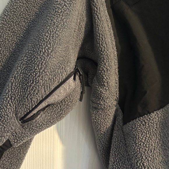 The North Face Men's Black and Gray Performance Fleece Jacket - Picture 7 of 7